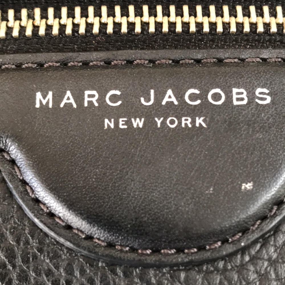 Marc Jacobs crossbody black pebbled leather bag scallop shaped accents Big zippe - Picture 6 of 16